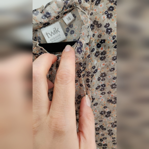 2 FOR 15$:  silky blouses - Picture 6 of 6